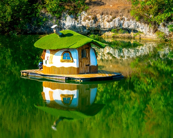 Bilbo's Floating House - Blog - Arian Shkaki Photography 