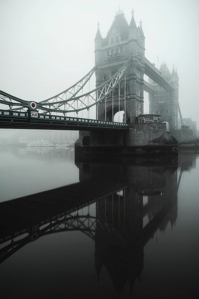 Tower Bridge in a modern pea-souper - Cityscapes - Doug Stratton Photography  