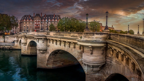 Panorama d'une heure dorée sur le Pont Neuf - Le Site Web - Théo Castillon Photographie